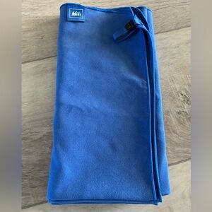 REI Co-op Blue Microfleece Travel Camp Towel Loop Beach Outdoor Gorpcore Hiking